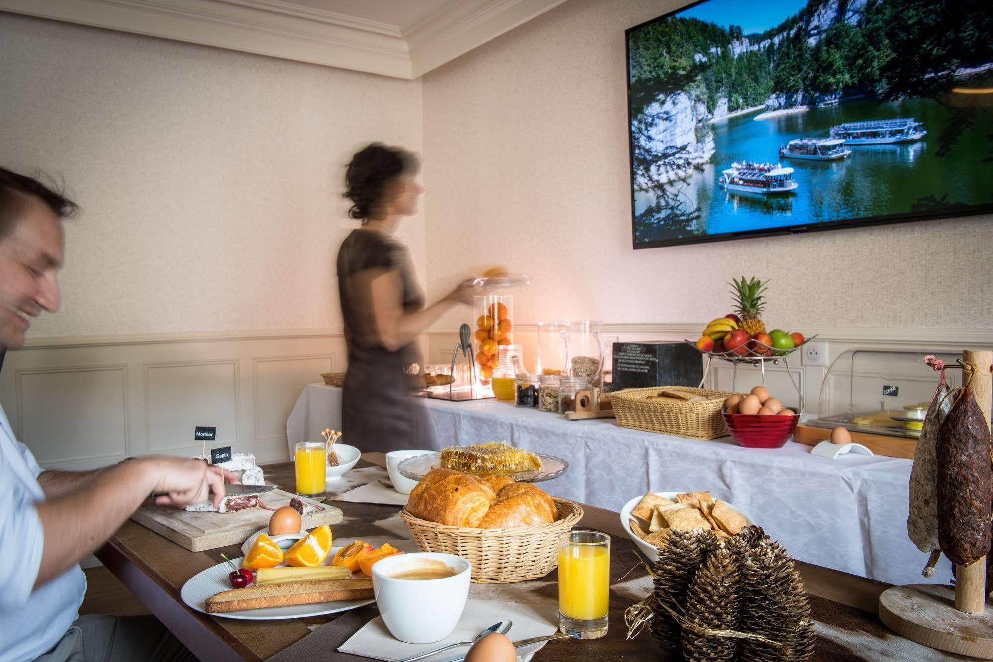 Logis Hotel Le France 빌레-르-락 외부 사진